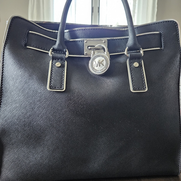 Micheal Kors Hamilton Bag - Picture 1 of 13